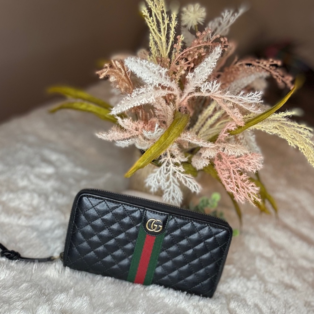 Gucci Black Quilted Wallet